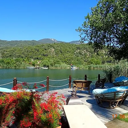 ベッド・アンド・ブレックファスト Dalyan Riverside Private Gaia Koru With Swimming Pool Adults Only 4*